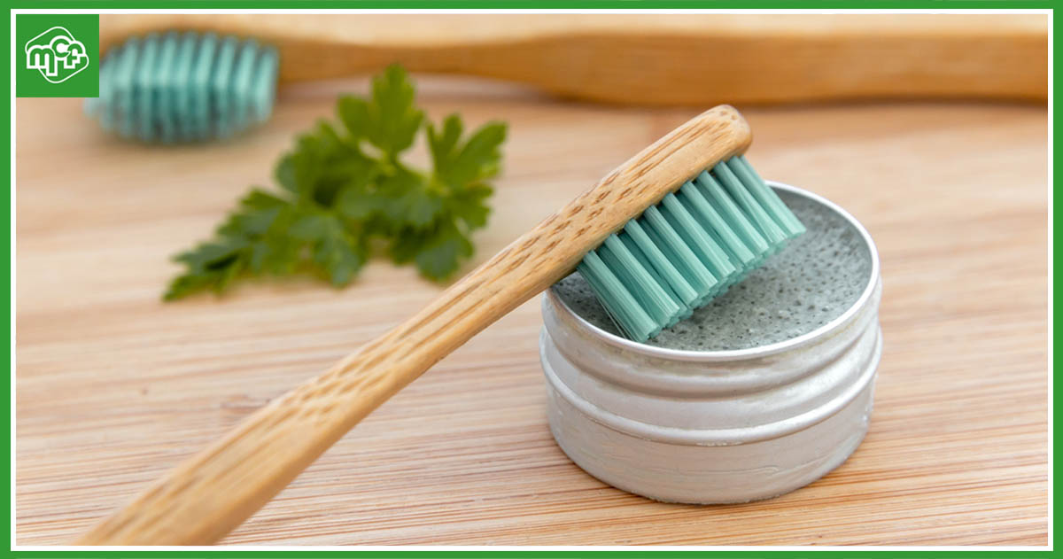 Dentifrices bio, clean, sans fluor… Comment prendre soin de ses dents au naturel ?