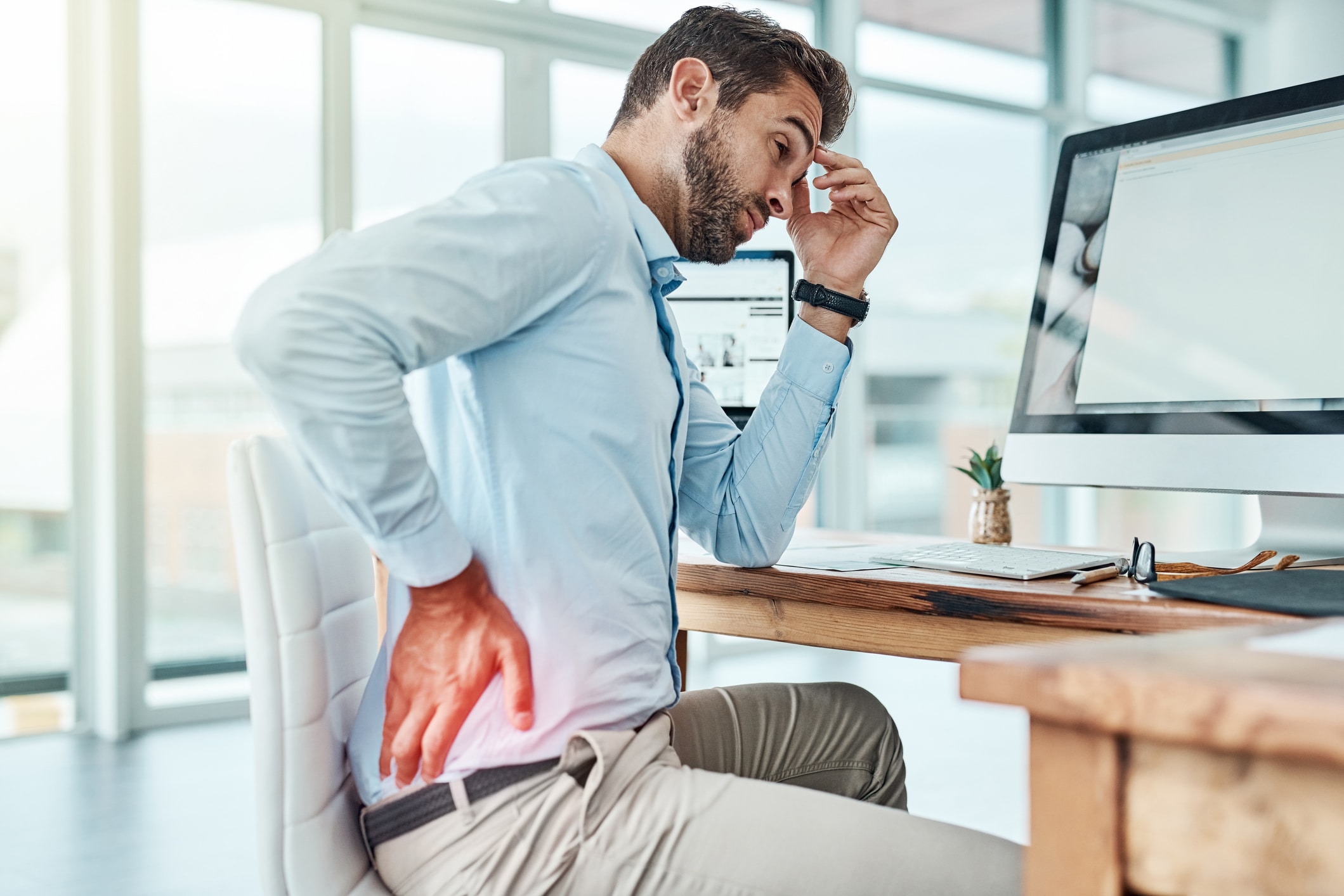 Prévenir le mal de dos au bureau : les bons gestes à adopter